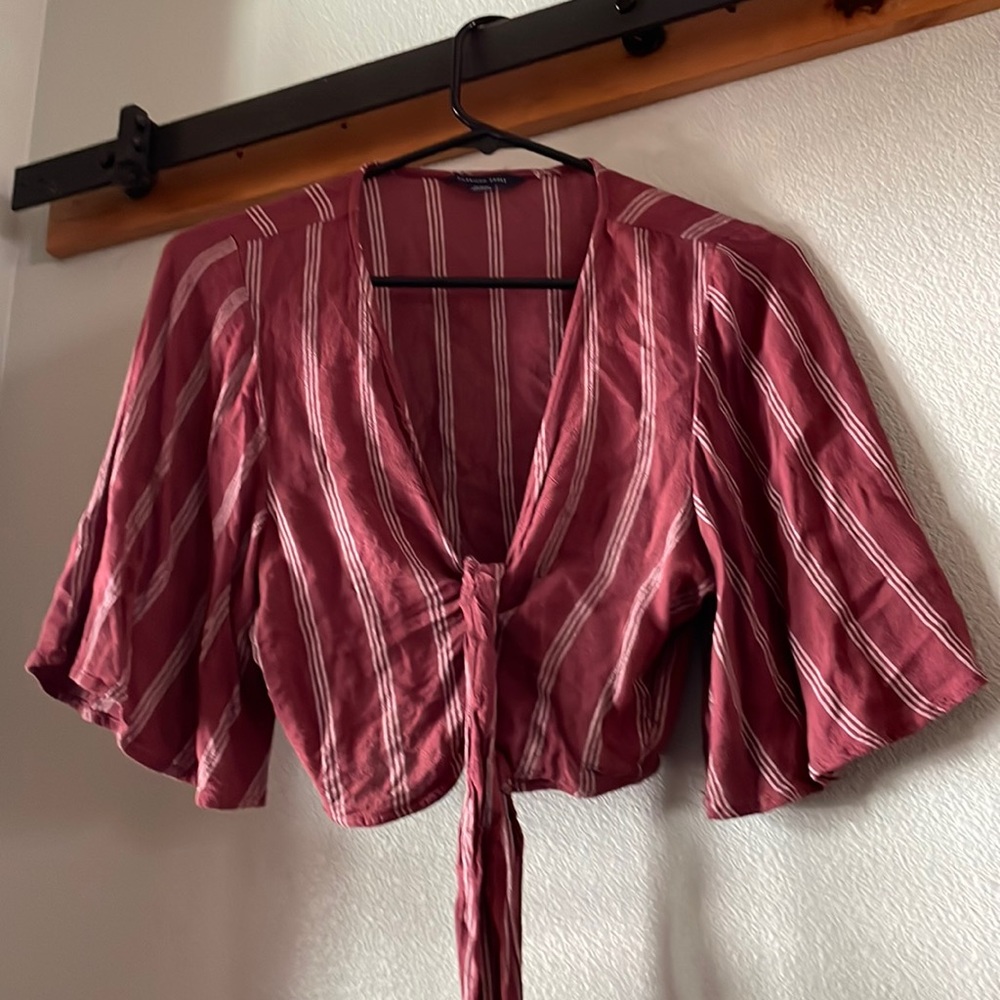 Flowy American Eagle tie crop top.